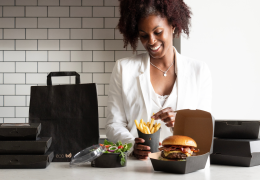 Black Collection el packaging negro para take away que destaca tu marca