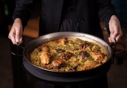 Elegance: cómo servir una paella en un restaurante con estilo